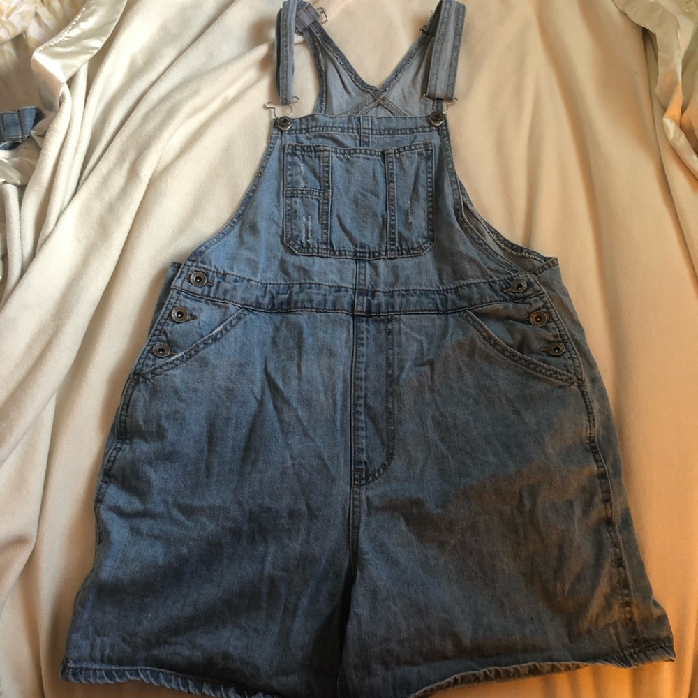 Overall shorts